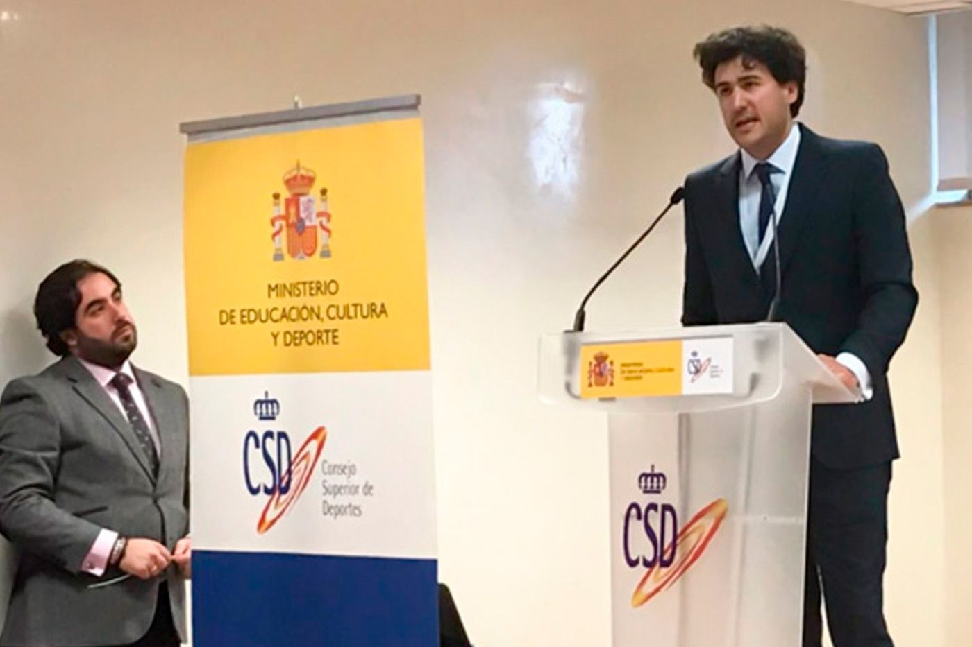 Dimite Ángel López, el presidente de la Federación Española de Caza